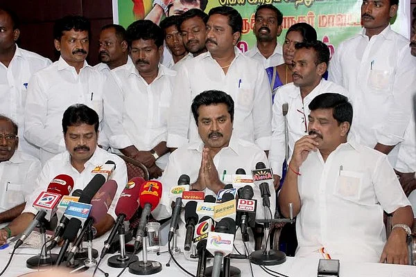 அரசியல் உள்நோக்கம் கொண்டது; நடிகர் சங்க புகாருக்கு சரத்குமார் விளக்கம்