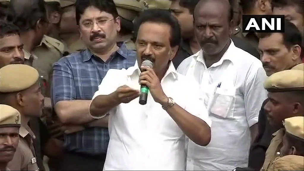 Live update: மெரினாவில் விதைக்கப்பட்டார் கலைஞர்! #Karunanidhi