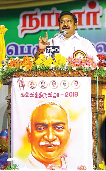 “தினகரனை ஏன் பெரிய தலைவர்போல காட்டுகிறீர்கள்?” - சீறிய எடப்பாடி