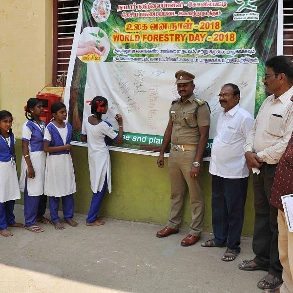 வனத்தின் முக்கியத்துவம்... உறவினர்களுக்குக் கடிதம் எழுதிய மாணவர்கள்!