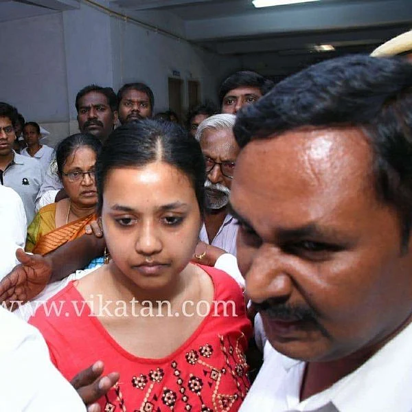 மாணவி ஷோபியா தொடர்ந்த வழக்கில் தமிழிசைக்கு உயர் நீதிமன்றம் நோட்டீஸ்!