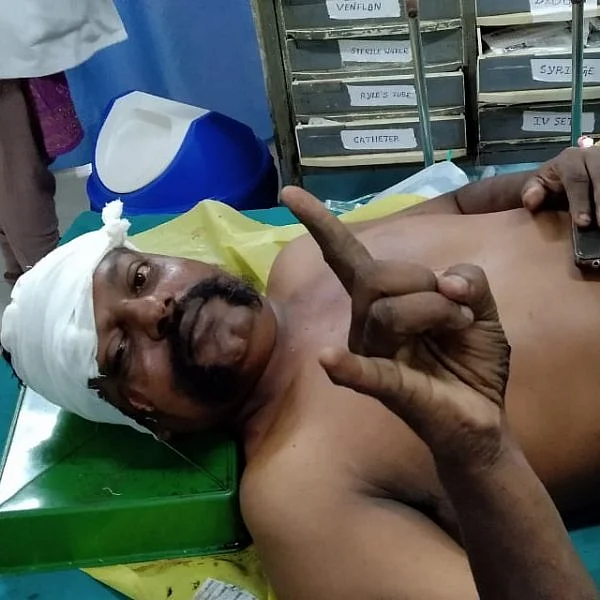 `சீமானின் ஆட்கள்தான் என்னை வெட்டினார்கள்!'- உயிர் தப்பிய சேலம் ரஜினி ரசிகர் கண்ணீர்