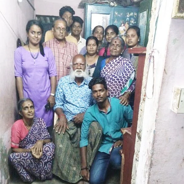 "இது நம்ம நாடுய்யா... போகப்போக சரியாகி விடும் !" - நம்பிக்கையுடன் காத்திருக்கும் இந்த காந்தி யார்?