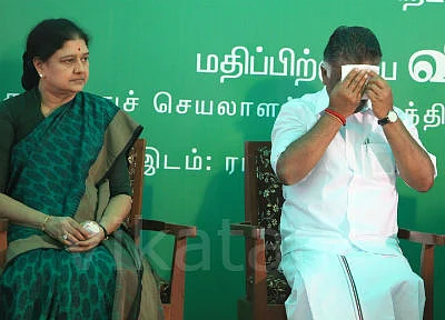 ஆளுநரிடம் ஆட்சியமைக்க உரிமை கோரினார் எடப்பாடி பழனிச்சாமி #OPSvsSasikala #LiveUpdates