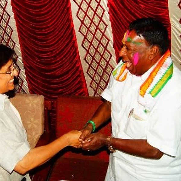 கிரண்பேடியுடன் ஹோலி கொண்டாடினார் முதல்வர் நாராயணசாமி