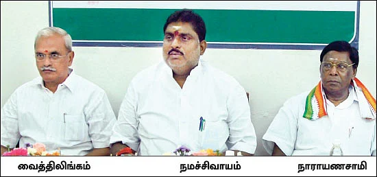 நெருங்கும் நாடாளுமன்றத் தேர்தல் - பரபரக்கும் புதுச்சேரி கட்சிகள்... பதுங்கும் காங்கிரஸ் தலைவர்கள்!