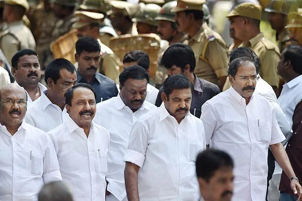 புதிய முதல்வரின் டார்கெட்டில் ஐபிஎஸ் அதிகாரிகள்!