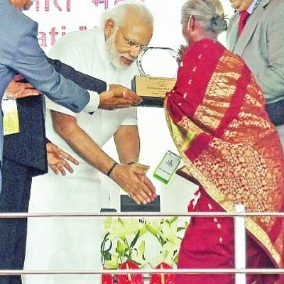 'நான் பெரிசா படிக்கல'- பிரதமர் மோடி ஆசி பெற்ற தமிழக விவசாயி பூங்கோதை பெருமிதம்!