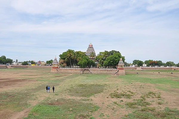 கோயில் நிலங்களை ஆக்கிரமித்தவர்கள் யார் யார்? - அறநிலையத்துறையின் அதிர்ச்சித் தகவல்!