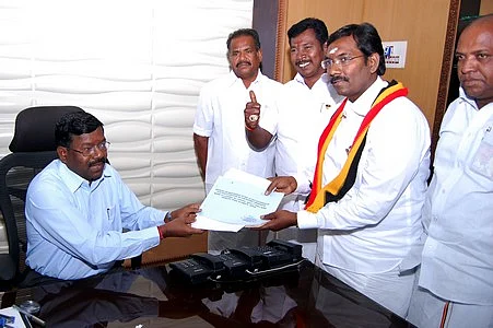 சோகத்துடன் வேட்புமனு செய்த மதுரை தே.மு.தி.க. வேட்பாளர்!