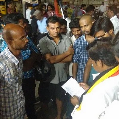 ஓட்டு வேணுமா.. ஒப்பந்தத்தில் கையெழுத்து போடு!