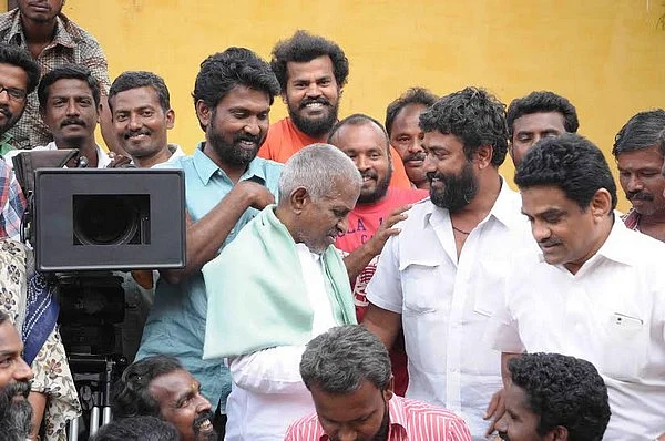 'மேற்குத்தொடர்ச்சி மலை' படப்பிடிப்பு தளத்தில் இளையராஜா! ((படங்கள்)