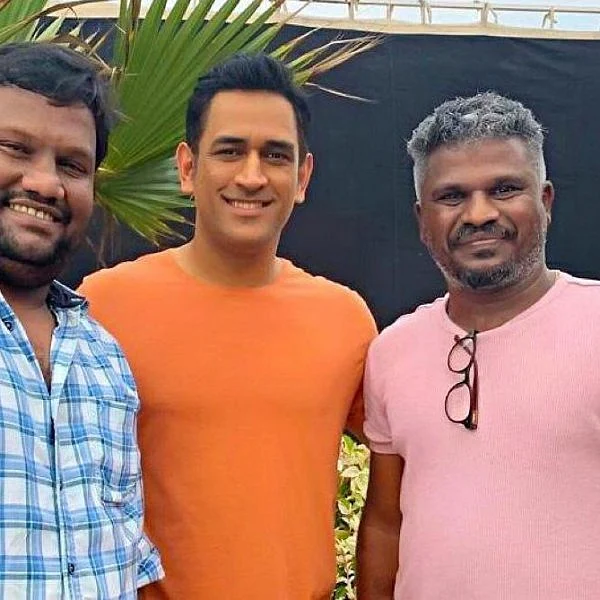 `பெரிய மகிழ்ச்சி!' - தோனியைச் சந்தித்த கடாரம் கொண்டான் இயக்குநர் ராஜேஷ் எம் செல்வா