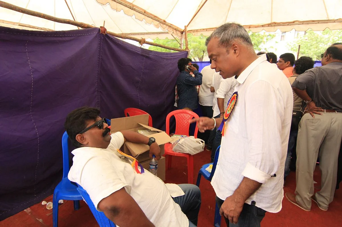 #LiveUpdates தயாரிப்பாளர் சங்க தேர்தல்: வெற்றியை குவித்த விஷால் அணியினர்!