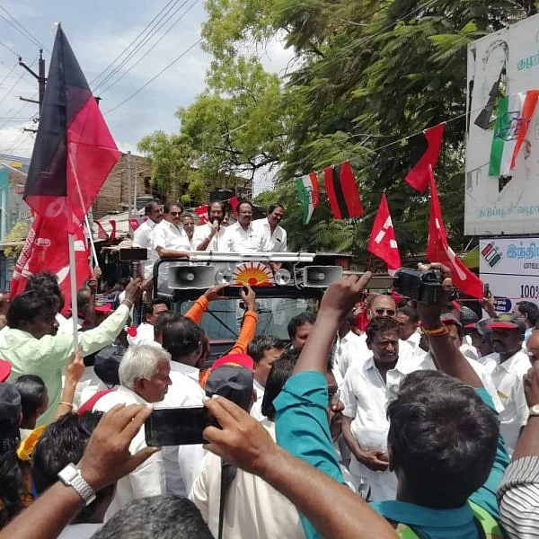 `துன்பம் நீங்கும், பிரச்னைகள் தீரும், உங்கள் வாழ்வைத் தீர்மானிங்கள்!'- விருதுநகரில் திருச்சி சிவா பிரசாரம்