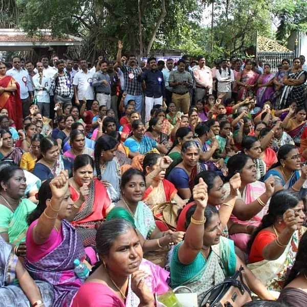 ப்ளஸ் ஒன் மாணவன் தொடுத்த வழக்கு; ஆசிரியர் போராட்டத்துக்குத் தடை விதித்த உயர் நீதிமன்றம்!