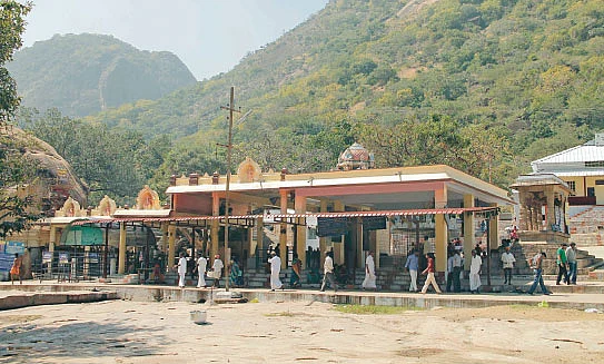 திருமூர்த்திமலை ஸ்ரீஅமணலிங்கேஸ்வரர் கோயில்