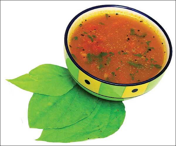 வாசகிகள் கைமணம்! - ஜலதோஷம் போக்கும் வெற்றிலை ரசம்!