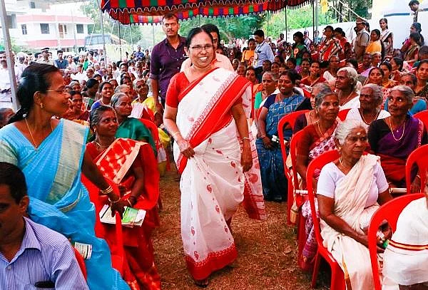 ஃபேஸ்புக்கில் உதவி கேட்ட இளைஞர்! - 2 மணிநேரத்தில் உயிரைக் காப்பாற்றிய கேரள அமைச்சர்