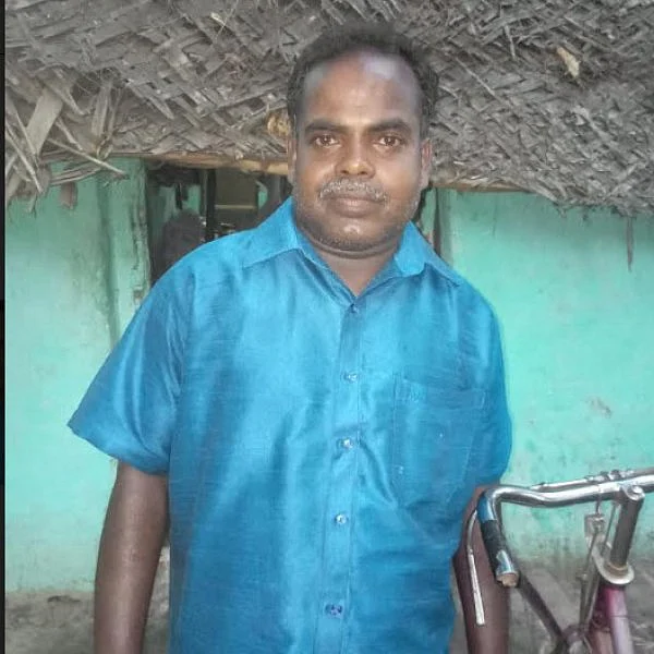 தெருவில் கிடந்த பணம், நகையை உரியவரிடம் ஒப்படைத்த சலவைத் தொழிலாளி!