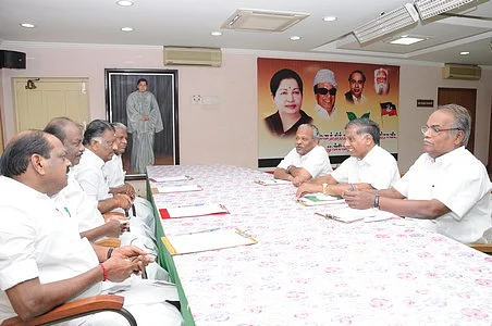 தொகுதி பங்கீடு குறித்த பேச்சுவார்த்தையை தொடங்கியது அ.தி.மு.க!