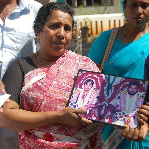 நடிகை சந்தியாவின் குழந்தைகளை எங்களிடம் காண்பிக்க வேண்டும்! - தாய் கோரிக்கை