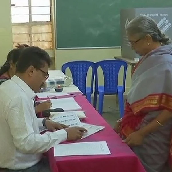 கர்நாடகத்தில் ஆட்சியைக் கைப்பற்றப்போவது யார்? தேர்தலுக்குப் பிந்தையக் கருத்துக் கணிப்பு முடிவுகள்!