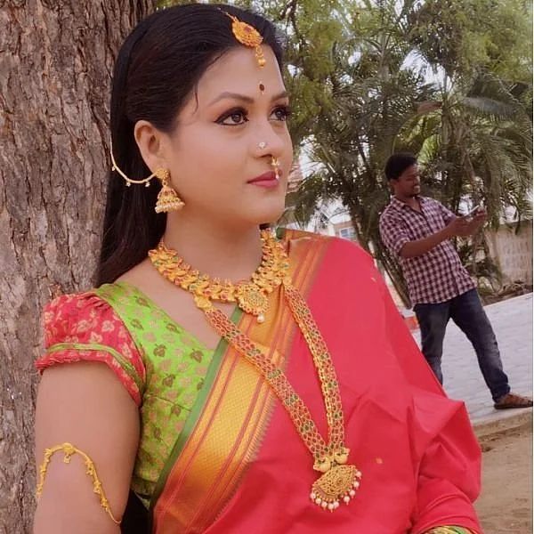 ``வேலையில்லாதவங்க போடுற மீம்ஸ் பத்தி கவலை இல்லை!" ரிந்தியா
