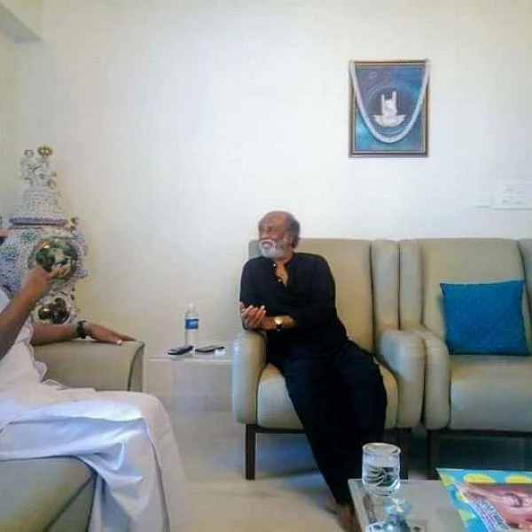 ரசிகர்கள் உருவாக்கியுள்ள புதியகொடி..! ரஜினிகாந்தைக் கவருமா?