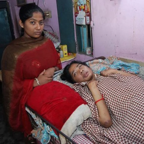 ``அம்மாவுக்கு நான் எப்படி இருப்பேன்னுகூட தெரியாது!'' - 18 வருட கோமாவில் அம்மா... தவிக்கும் மகள்