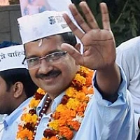 டெல்லி பிரசாரத்தில் அரவிந்த் கெஜ்ரிவால் மீது தாக்குதல்!
