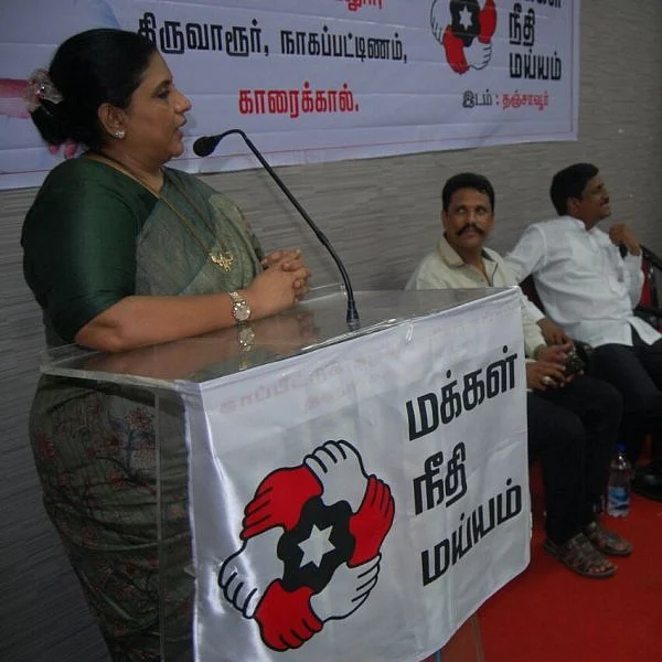 `கமல் தைரியமாகக் கூறியிருக்கிறார்; உங்களால் கூற முடியுமா?' - கட்சித் தலைவர்களுக்கு ஸ்ரீப்ரியா கேள்வி
