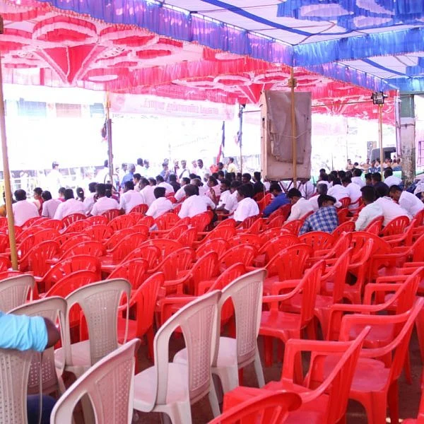`பிசுபிசுத்த இரண்டாம் நாள் உண்ணாவிரதம்!' - அதிர்ச்சியில் அ.ம.மு.க தொண்டர்கள்