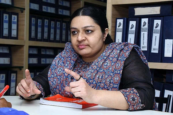 `மக்களிடம் சென்றாலே, புகார் மனுக்கள்தான்!' - ஜெ.தீபா ஆதங்கம்