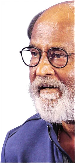 கமல், ரஜினி - திரைக்கு வெளியே நீளும் கைகள் -சுகுணா திவாகர்