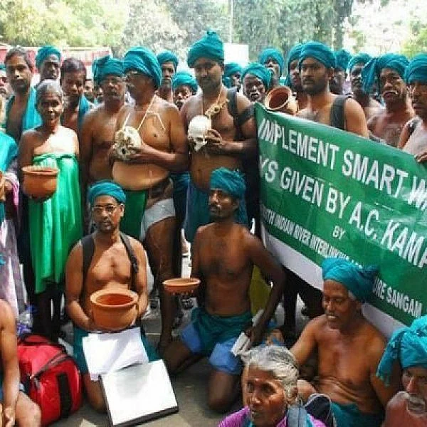 டெல்லியில் போராடிய விவசாயிகள் திடீர் வெளியேற்றம்!