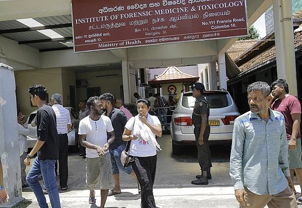 முதல் குண்டு முதல் ட்ரம்ப்பின் சர்ச்சை ட்வீட் வரை...! இலங்கை குண்டுவெடிப்பின் 16 மணி நேர தொகுப்பு