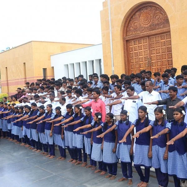 'தூய்மையான இந்தியா அமைப்போம்' - அப்துல் கலாம் நினைவிடத்தில் உறுதிமொழி எடுத்துக்கொண்ட மாணவ, மாணவிகள்