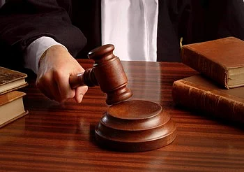 பெண்ணின் கையை வெட்டியவருக்கு 7 ஆண்டு சிறைத் தண்டனை