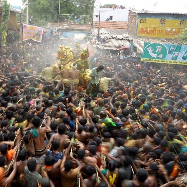 மதுரை சித்திரைத் திருவிழா கூட்டத்தில் புகுந்த திருடர்கள்!- பெண்களிடம் 38 சவரன் நகை கொள்ளை