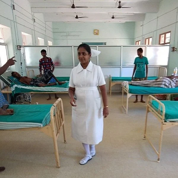 ``உனக்கும் டி.பி. வந்துரும்பாங்க... கண்டுக்கவே மாட்டேன்..!"- `காட்டாஸ்பத்திரி' நர்ஸ் பேபிலதா