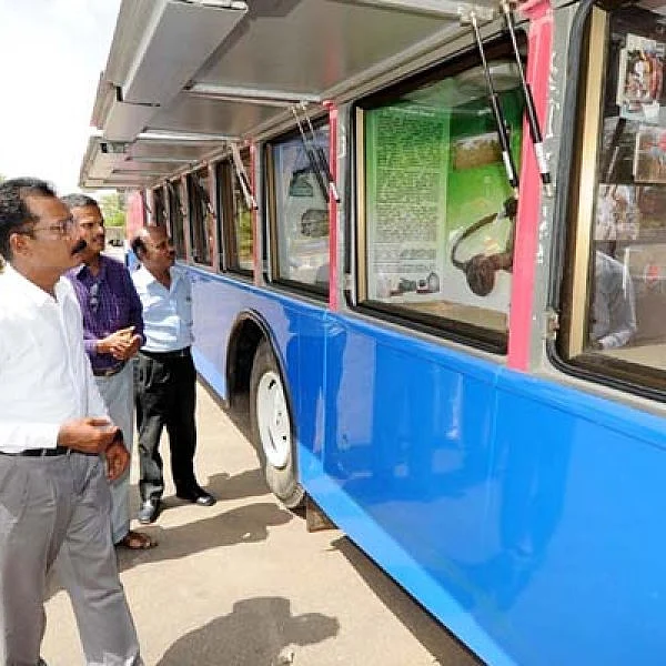 குகை ஓவியங்கள்; சோழர்களின் நாணய மாதிரிகள்! - அசத்தல் அருங்காட்சியகப் பேருந்து