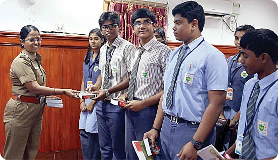 போலிஸைப் பார்த்து பயப்படாதீர்கள்!