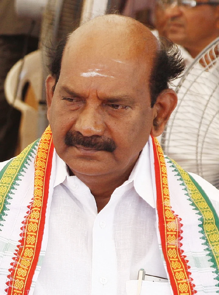 “100 கோடி ரூபாய் சொத்தை மிரட்டி வாங்கினார்!" - நில அபகரிப்புப் புகாரில் புதுச்சேரி துணை சபாநாயகர்