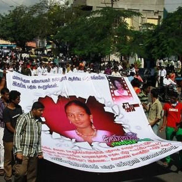 ``என் மகள் விநோதினிக்காகவும் போராடுங்களேன்!” மகளின் மரணத்துக்கு நீதி கேட்டுப் போராடும் தந்தை