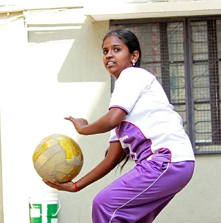 "காரைக் கட்டி இழுப்பேன் கேரம் சுண்டி ஜெயிப்பேன்!"