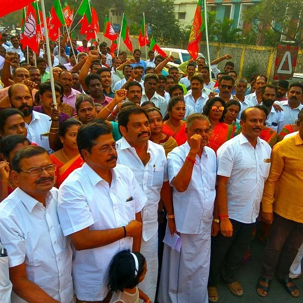 "ஓ.பி.எஸ் - ஈ.பி.எஸ் - டி.டி.வி. தினகரன் கூட்டுக் களவாணிகள்" - வறுத்தெடுத்த கோவை பி.ஜே.பி!