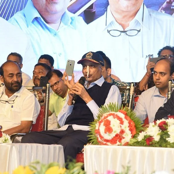``ஐ.ஐ.டி மாணவர் டூ சர்ஜிக்கல் ஸ்டிரைக்” -யார் இந்த மனோகர் பாரிக்கர்?