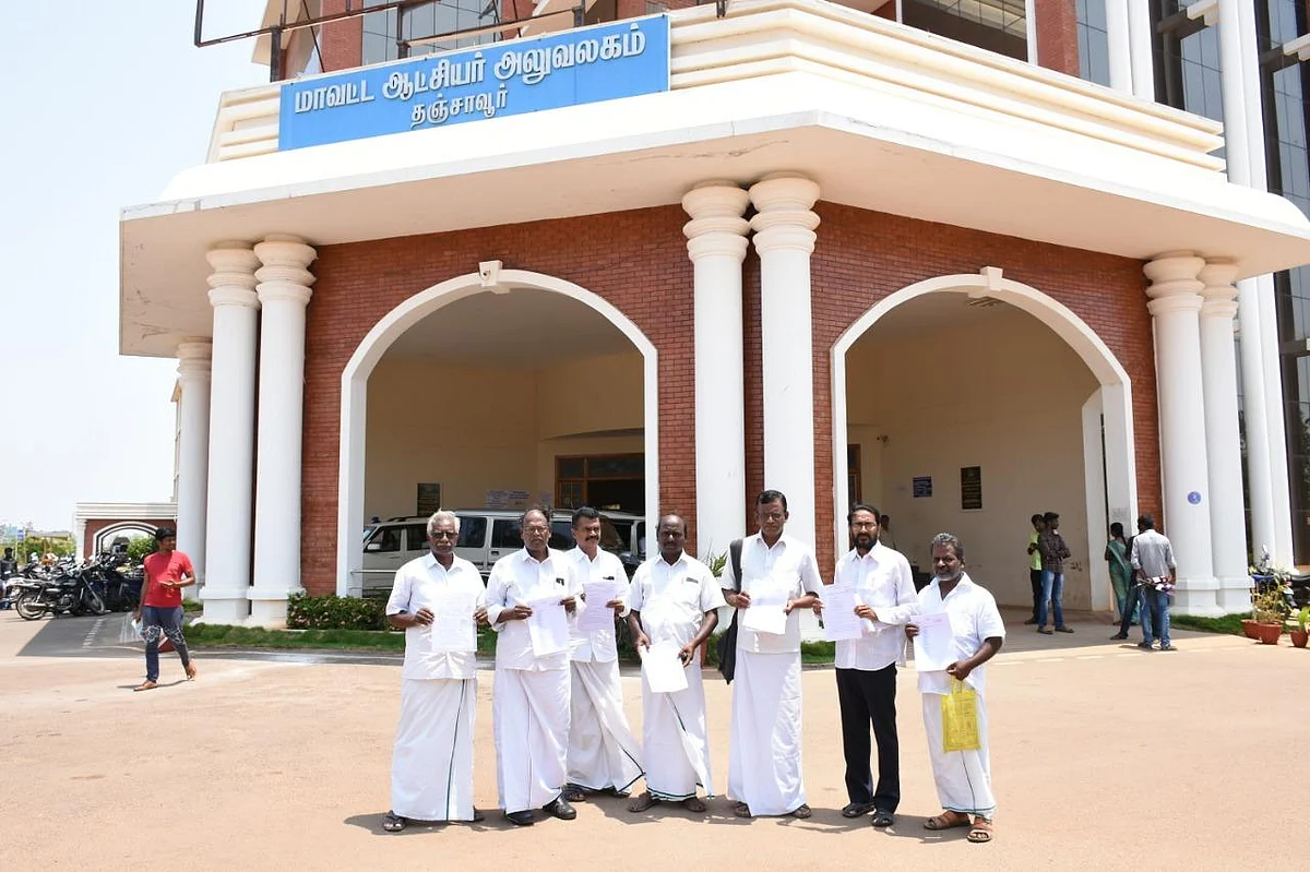 `கரும்பைப் போல் சக்கையாகக் கசங்கி கஷ்டப்படுகிறோம்!' - கண்கலங்கும் விவசாயிகள்