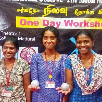 நிலவோடு பேசலாம்!